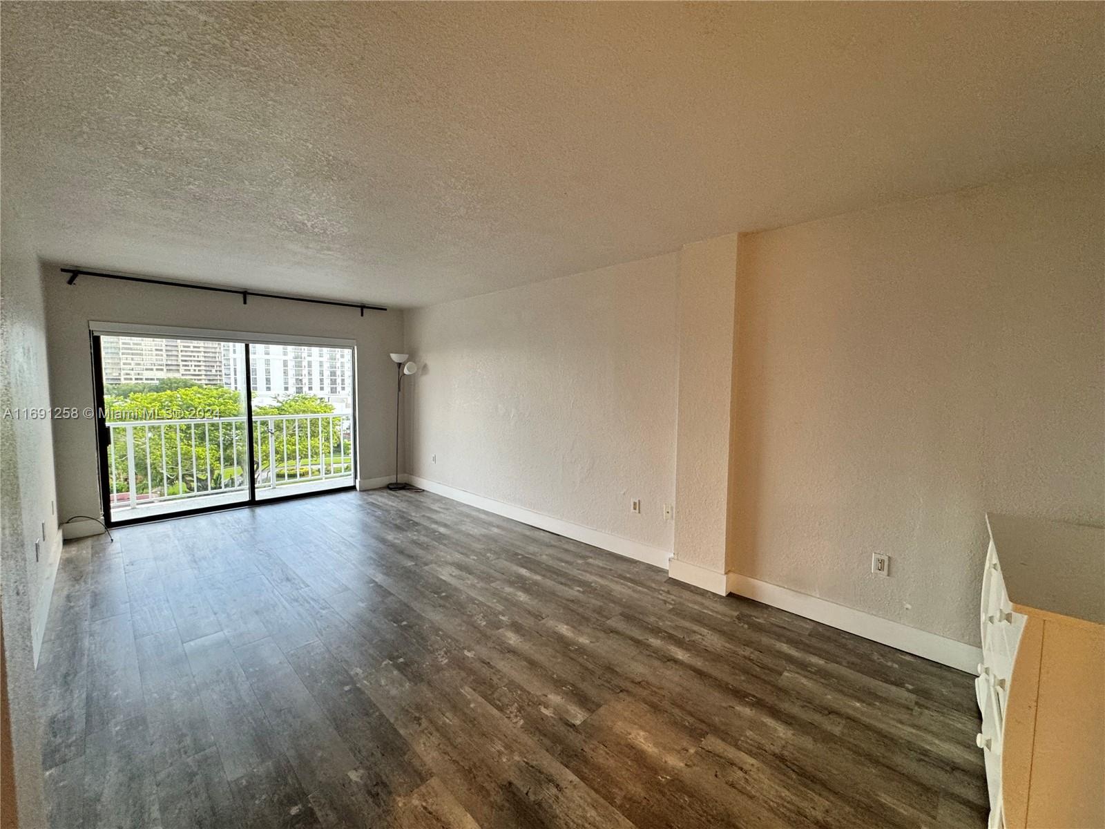 CRICKET CLUBHOUSE CONDO - Residential