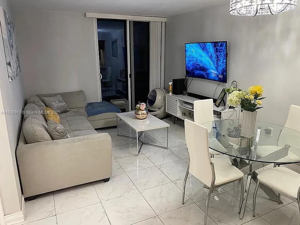 1 bedroom 1 bathroom complete remodeled condo is perfectly located in the heart of Downtown Miami, with stailess steal appliances, granite countertop, porceline tile floor, washer and dryer in the unit, and hurricane-resistant windows. This convenient location is close to Brickell, Wynwood, the Kaseya Center, Brightline Center, MetroRail, Miami Dade Collage, Miami International University of Art & Design and many more places. This is a very good investment property if you are looking to generate money and equity. The apartment is Currently rented until October 2, 2025. A 48 hours notice is required for showing.