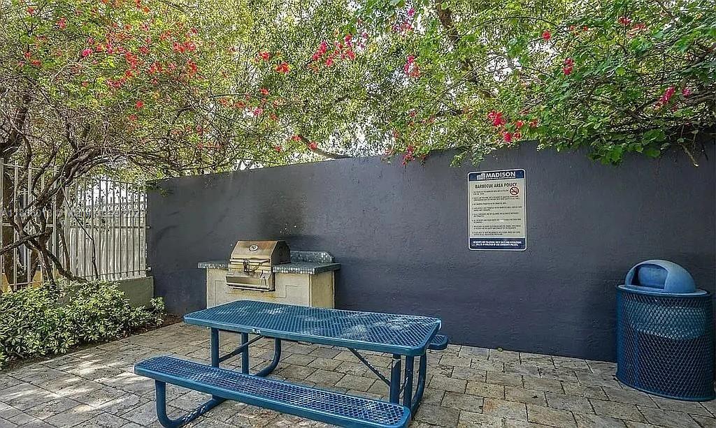 MADISON DOWNTOWN CONDO - Residential