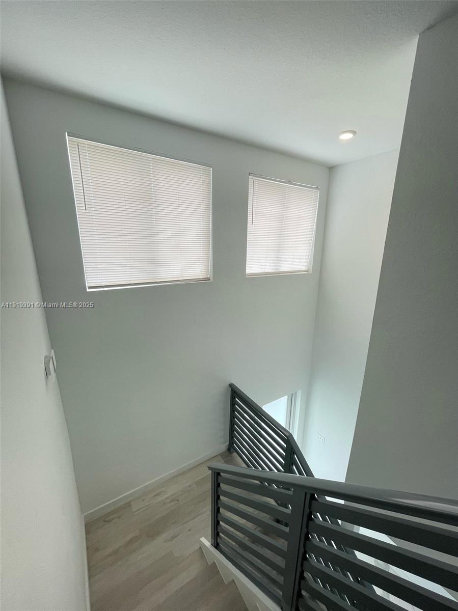 AIRPORT VISTA - Residential Lease