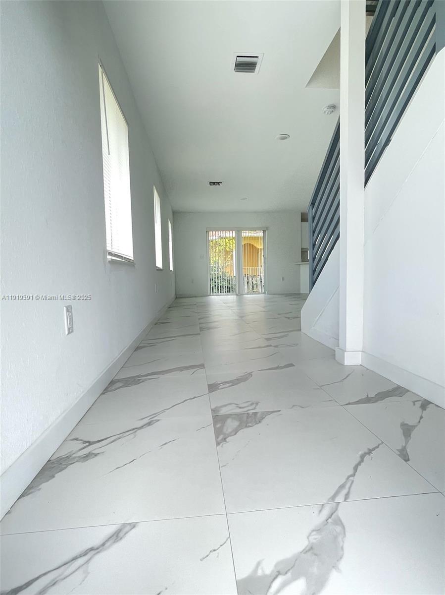 AIRPORT VISTA - Residential Lease