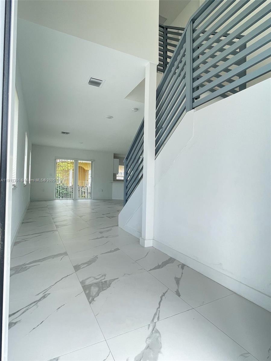 AIRPORT VISTA - Residential Lease