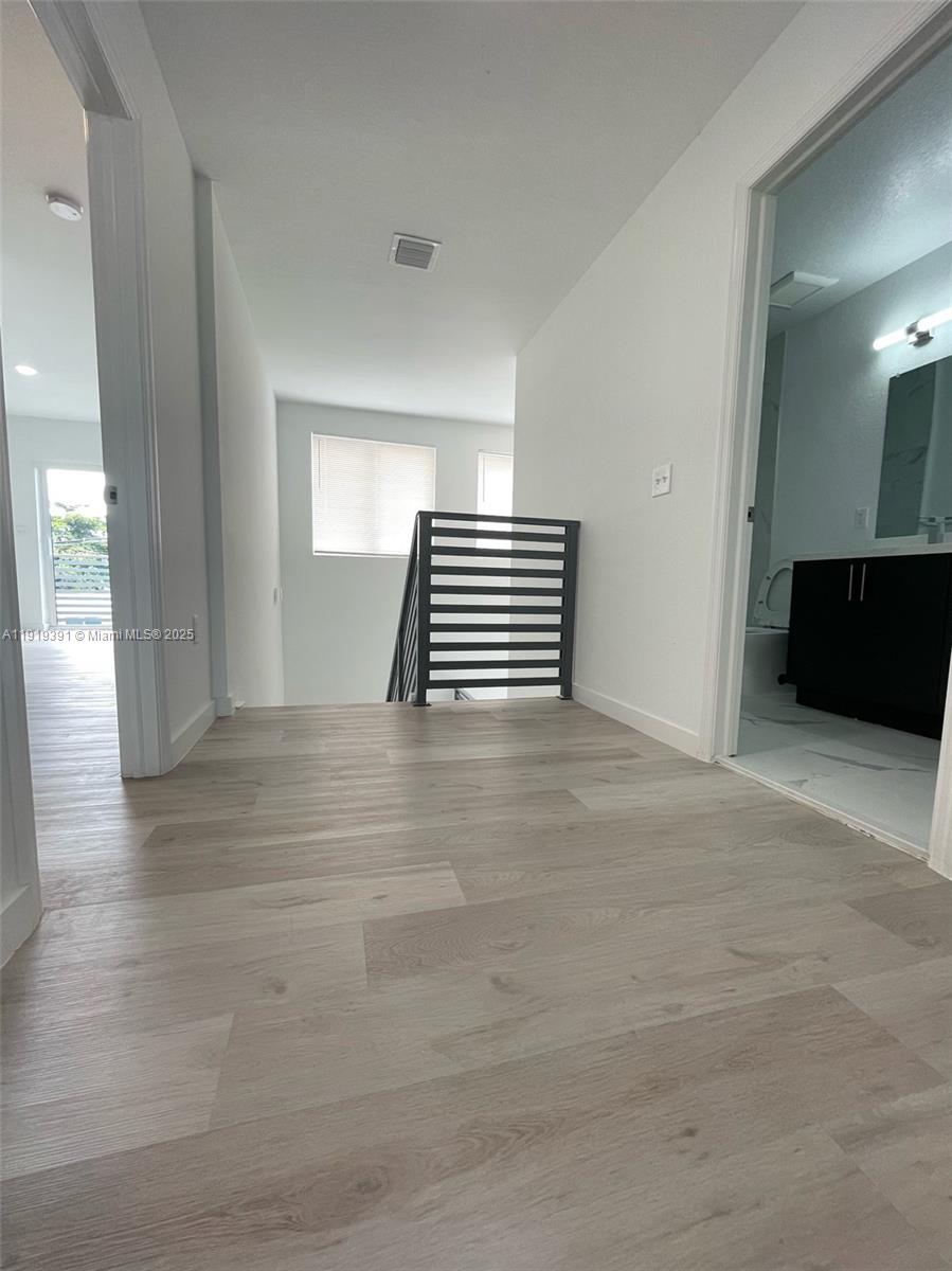 AIRPORT VISTA - Residential Lease