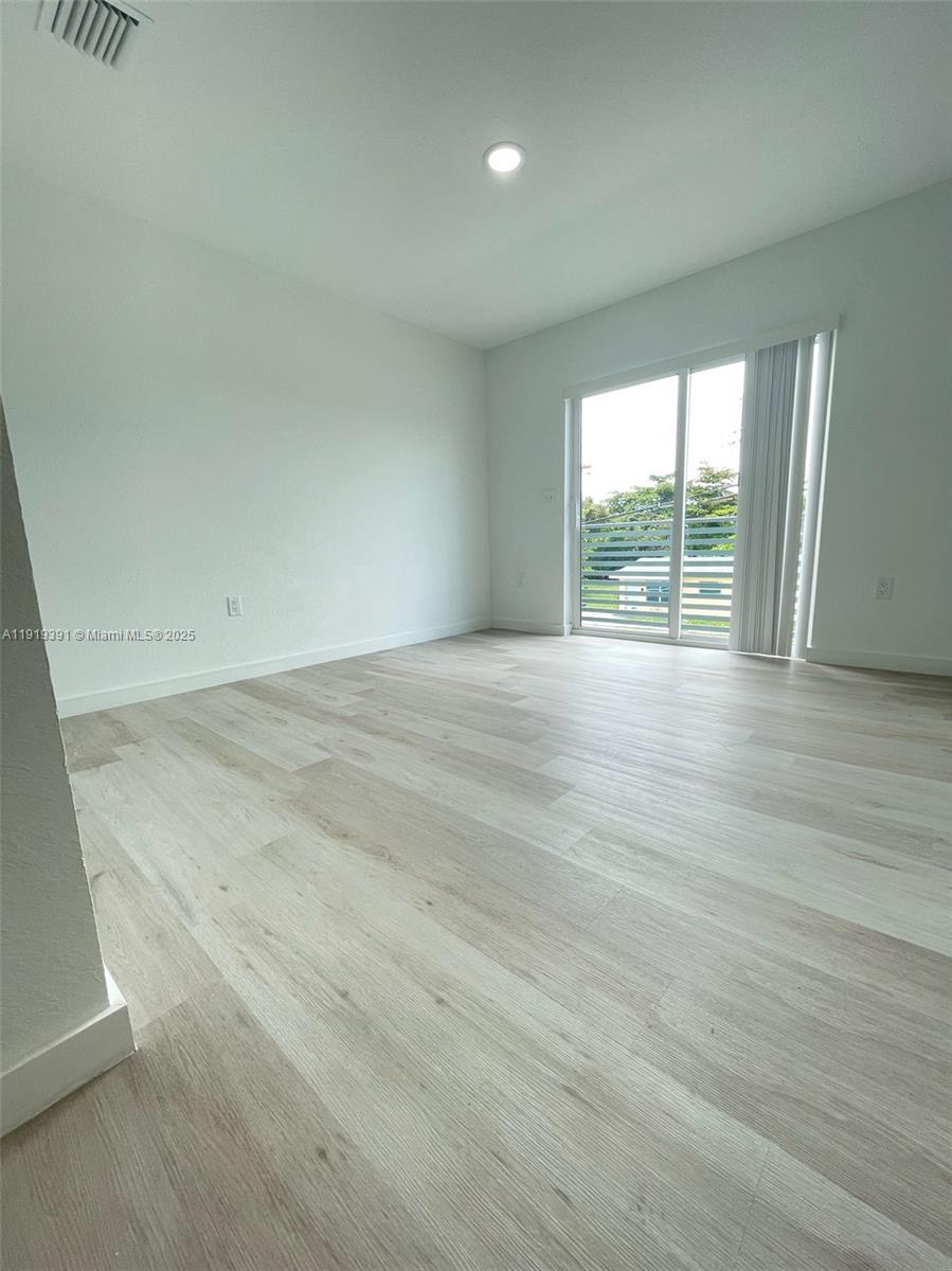 AIRPORT VISTA - Residential Lease