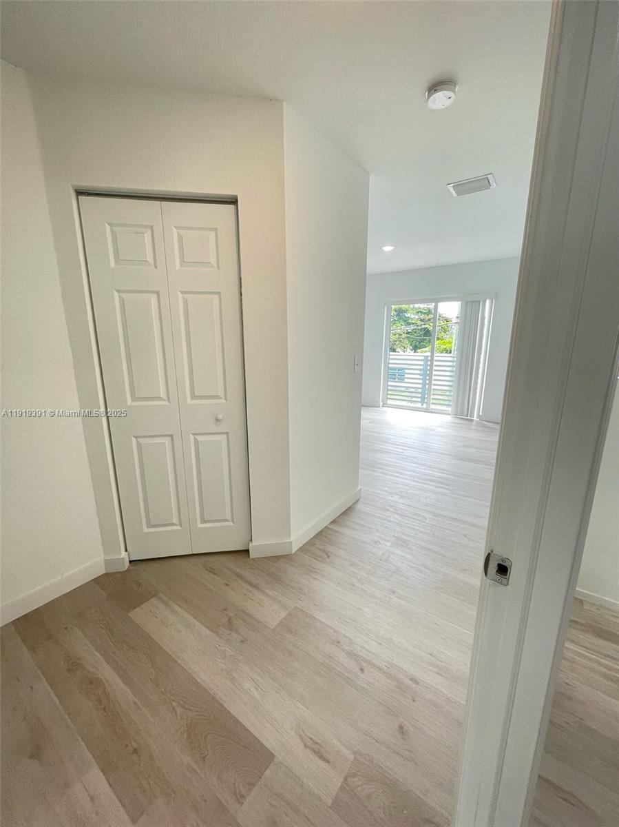 AIRPORT VISTA - Residential Lease