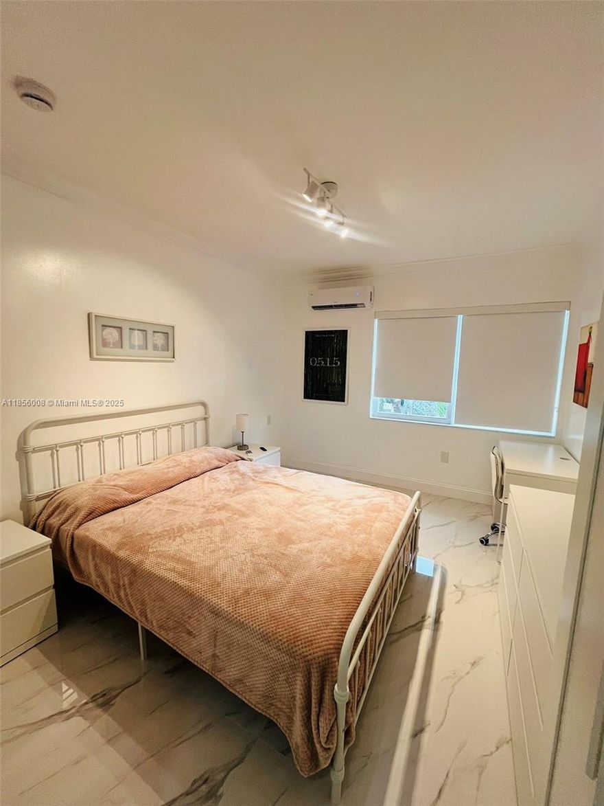 Chic, newly renovated studio in a boutique Art Deco building. Features porcelain floors, new bath, impact windows, and cozy furnishings. Small hotel-style kitchenette with 3-in-1 microwave oven. Rent includes water, electricity and internet. On-site laundry. Ready for immediate move-in! Fast​​‌​​​​‌​‌​​​‌‌​​​‌‌‌​​‌​​‌‌​​​​ Approval!