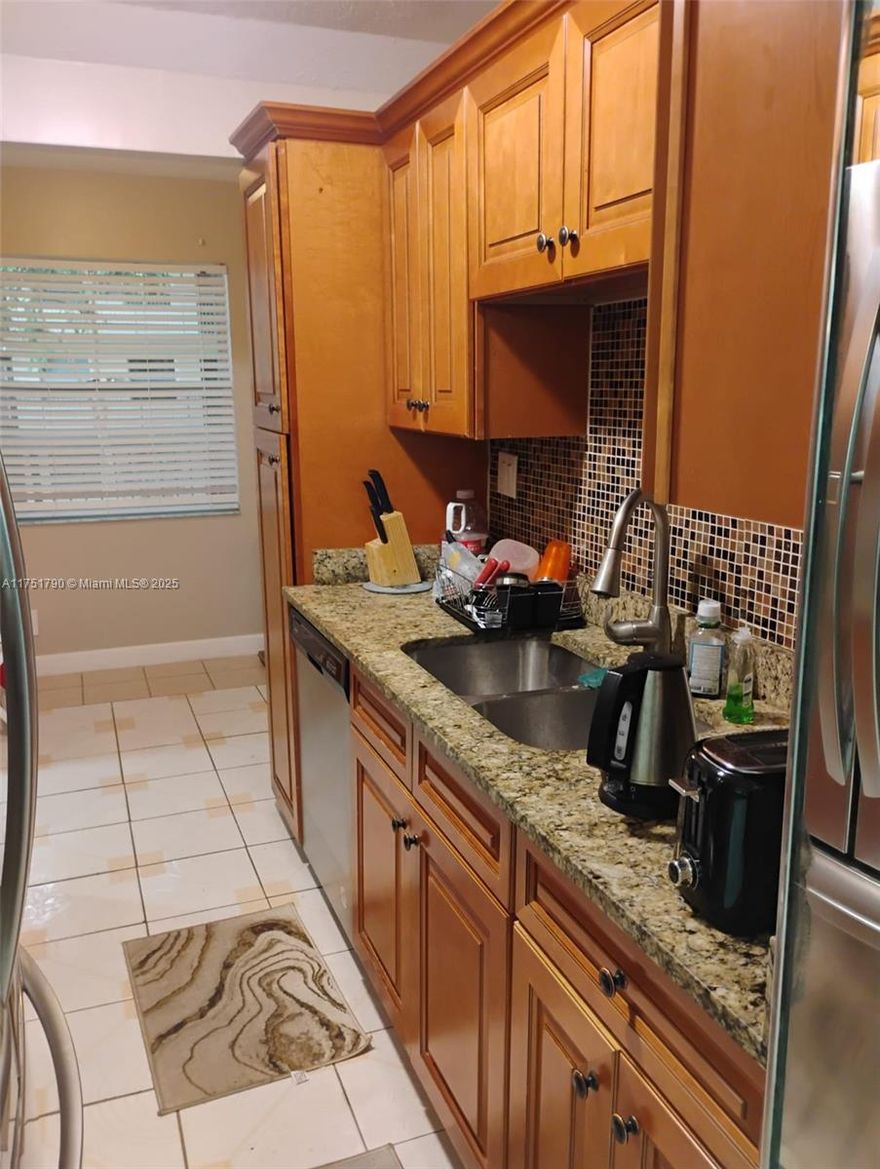 VERY SPACIOUS AND COZY CONDO, WITH MANY UPGRADES. GRAET VALUE. HOME FEATURES CUSTOM CABINETS, GRANITE COUNTERS WITH TILED BACKSPLASH AND STAINLESS STEEL APPLIANCES.