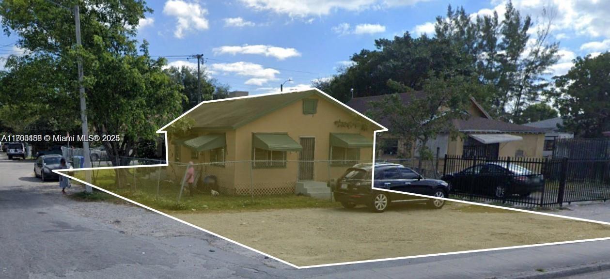 Investment Opportunity in Little River - Minutes from Downtown Miami. Unlock the potential of this property in the
highly sought-after Little River area, just minutes from Miami's vibrant core. This Non-Conforming Duplex is
currently leased on a month-to-month basis. It’s strategically located near I-95, Biscayne Blvd., and the MiMo
district, offering excellent connectivity. Ideal for investors looking to capitalize on the area's growth, this property
is located at N. Miami Ave. and has T5-R zoning. Property has significant potential for property The property has
6,058 sq. ft. of land, and it offers tremendous upside for the buyer ready to do improvements or redevelopment,
obtain permits from the City, and maximize returns.