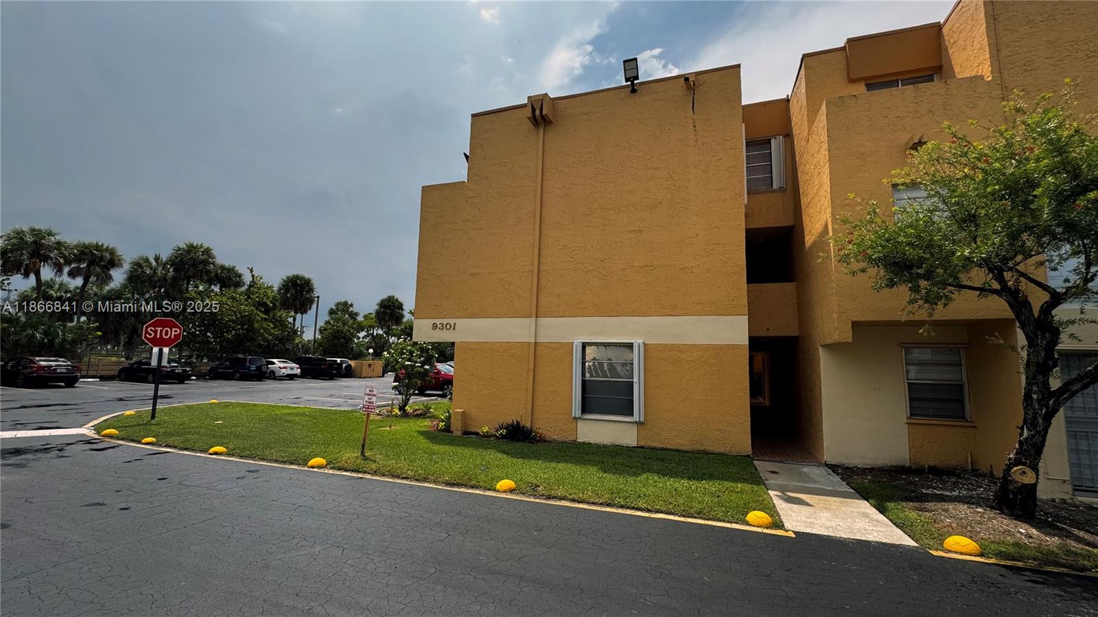 SOUTH WINDS CONDO - Residential