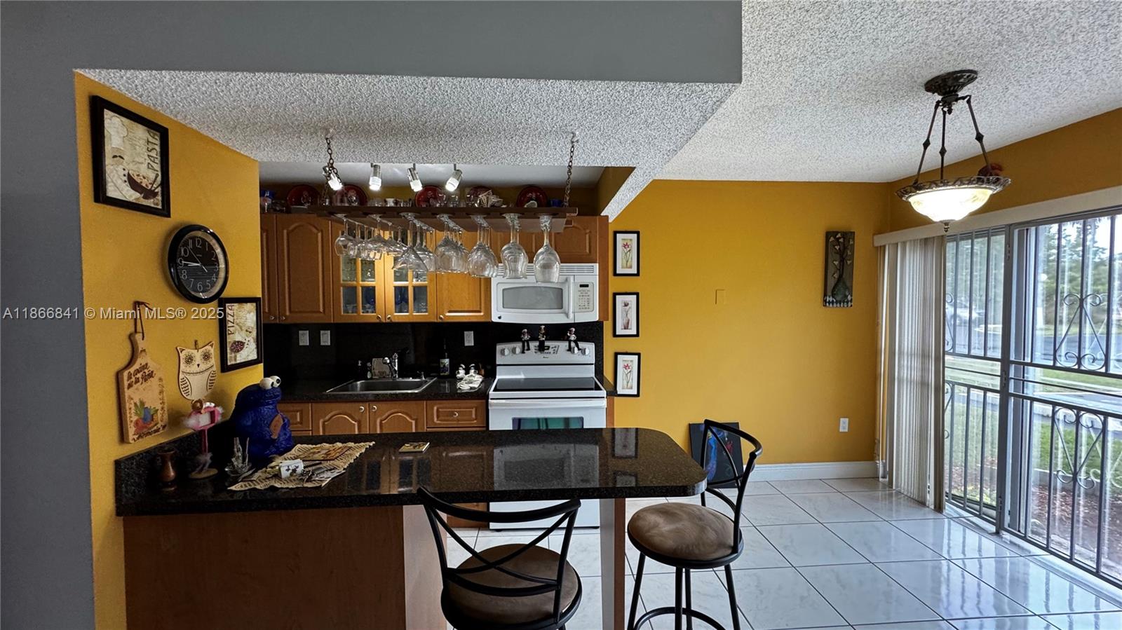 SOUTH WINDS CONDO - Residential