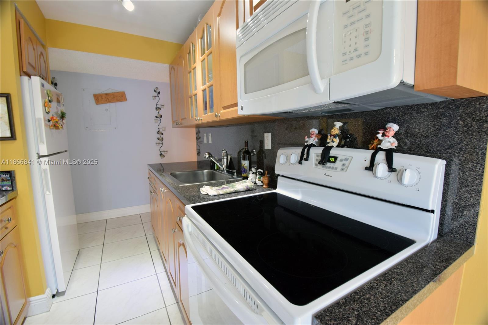 SOUTH WINDS CONDO - Residential