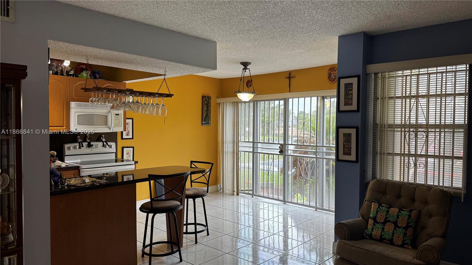 SOUTH WINDS CONDO - Residential