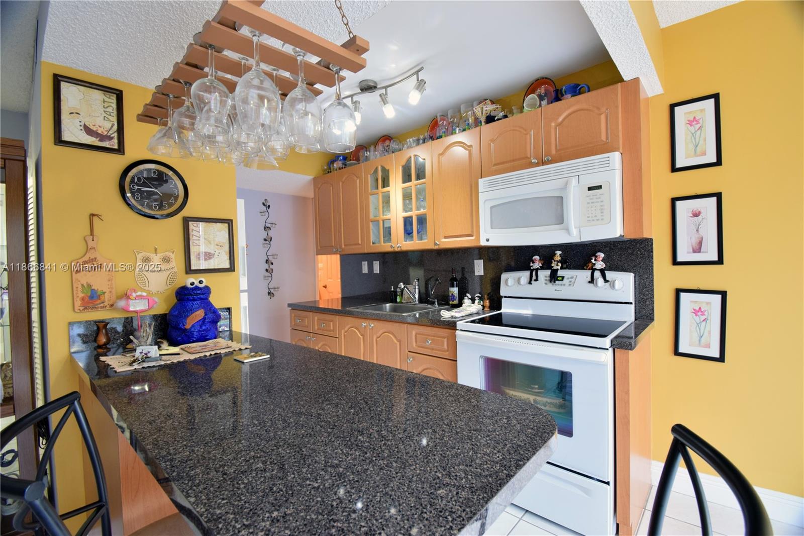 SOUTH WINDS CONDO - Residential