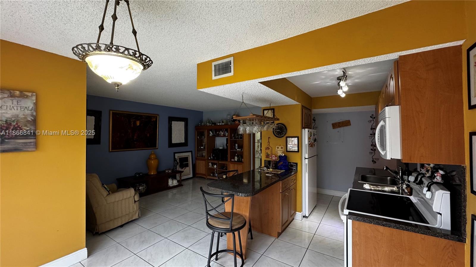 SOUTH WINDS CONDO - Residential