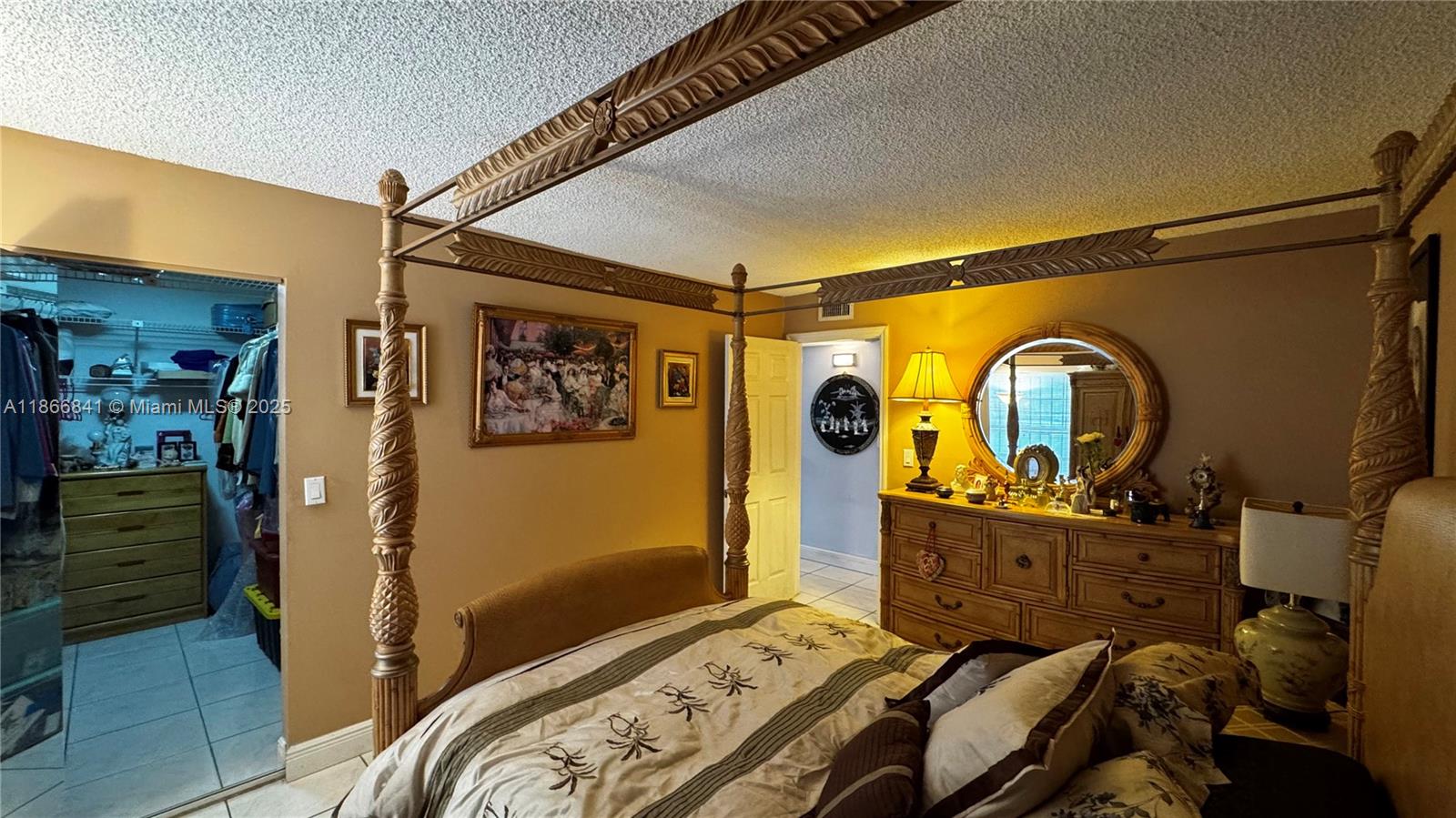 SOUTH WINDS CONDO - Residential