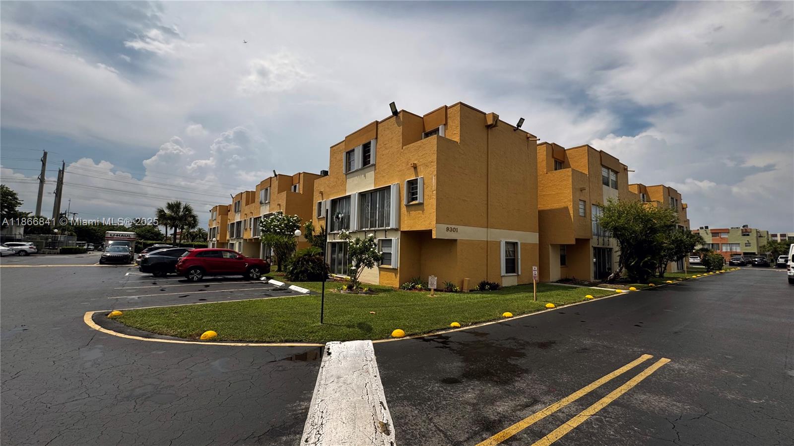 SOUTH WINDS CONDO - Residential