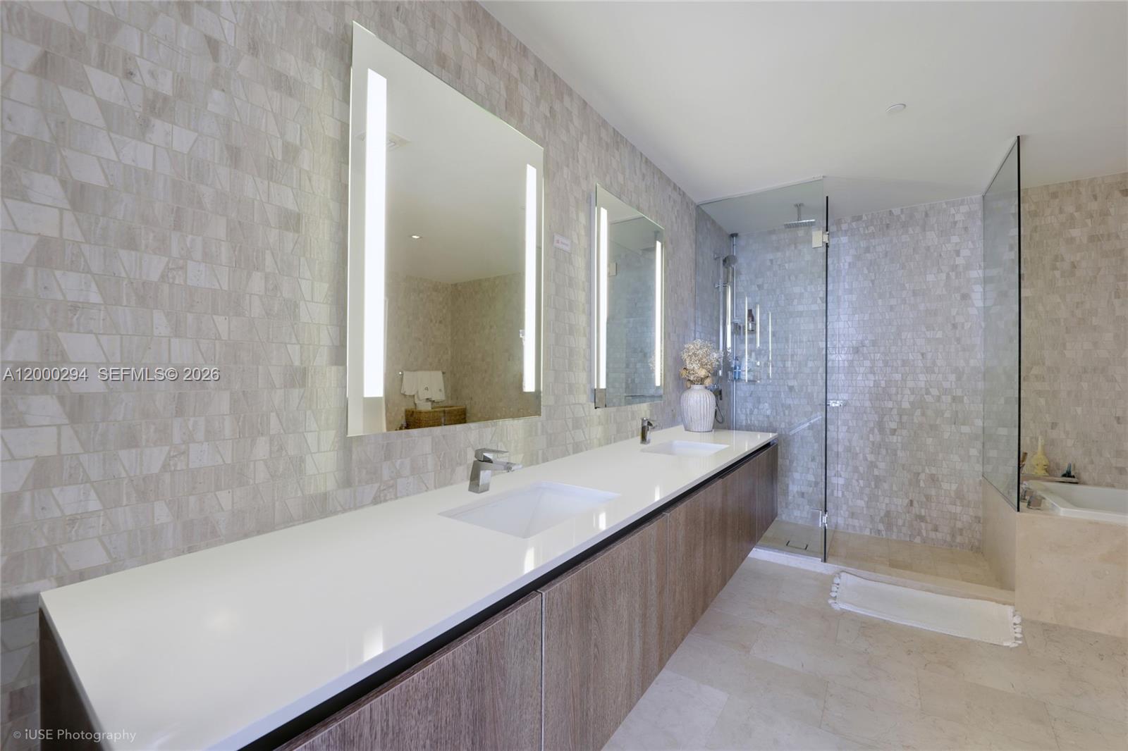 RISE CONDO - Residential