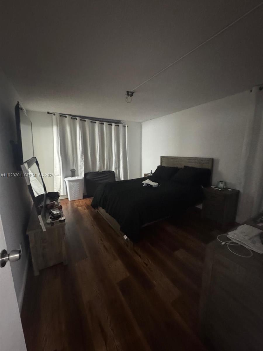 SOMERSET AT LAUDERDALE LAK - Residential