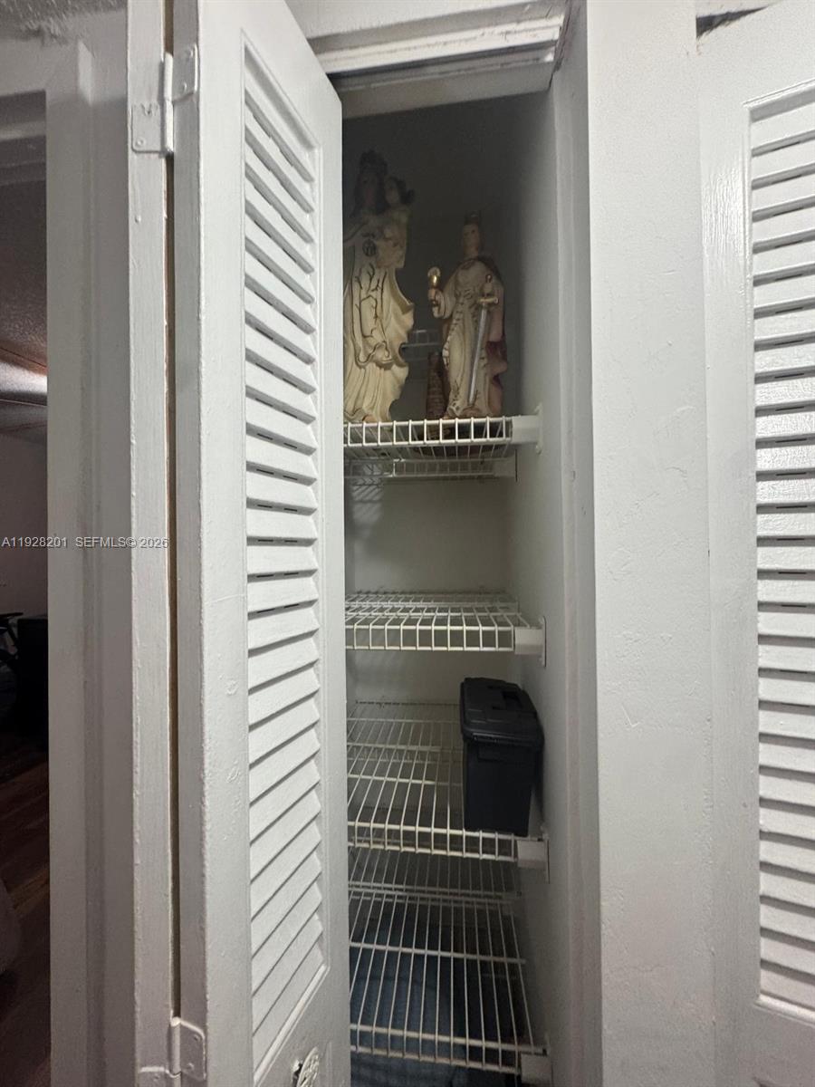 SOMERSET AT LAUDERDALE LAK - Residential