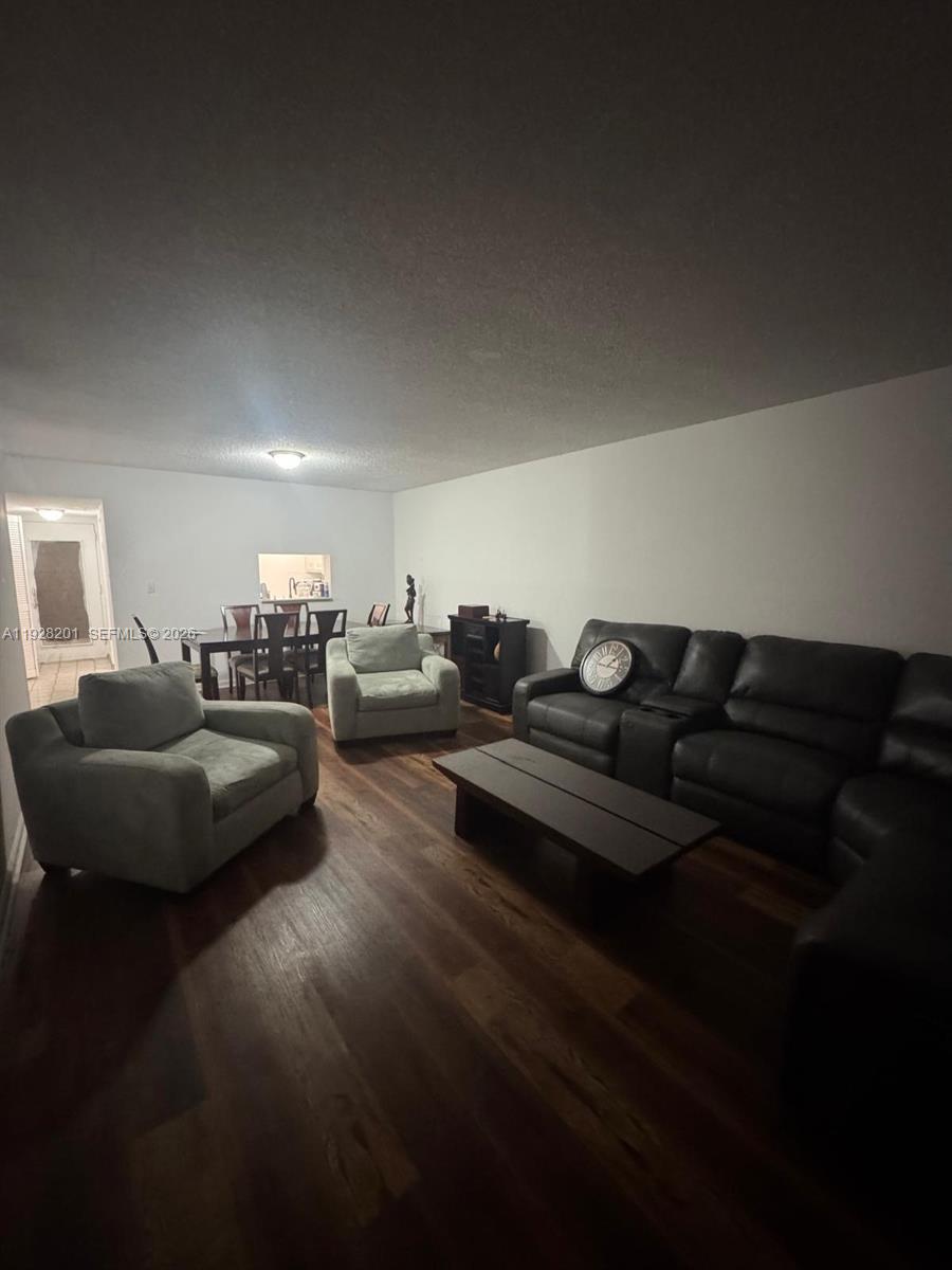 SOMERSET AT LAUDERDALE LAK - Residential