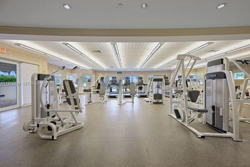 TURNBERRY VLG NO TOWER CO - Residential