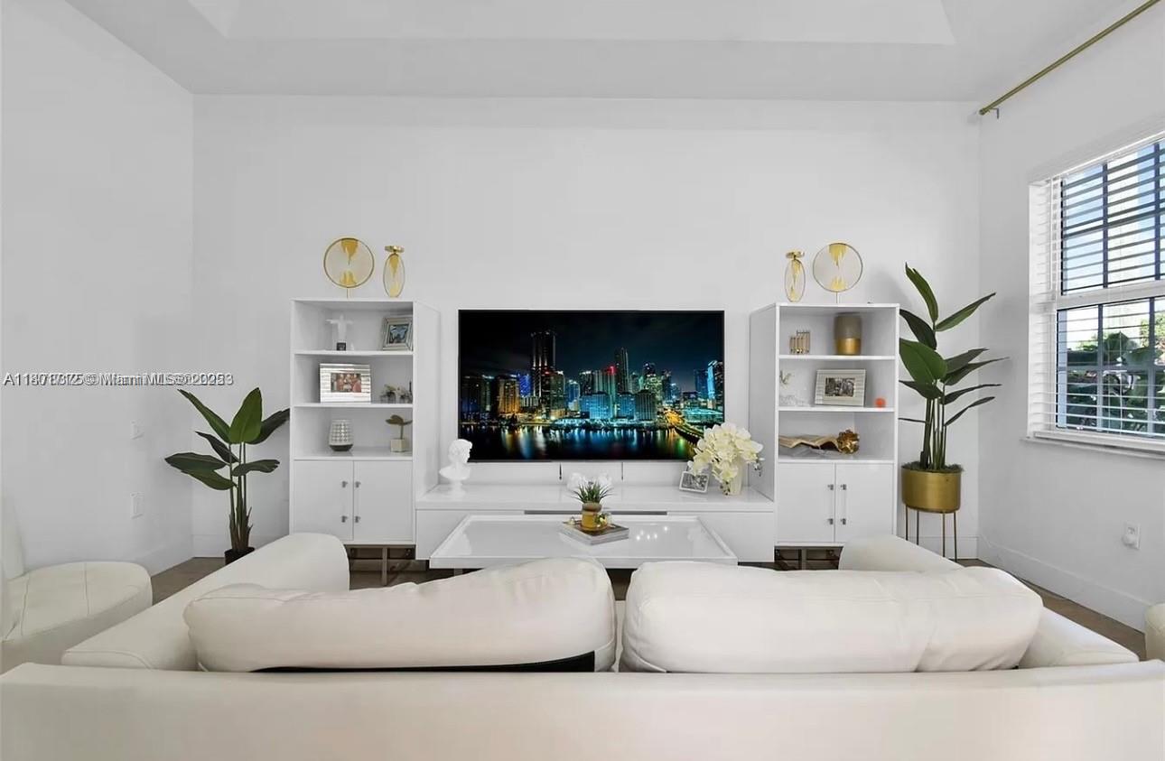 FLAMINGO PARK - Residential