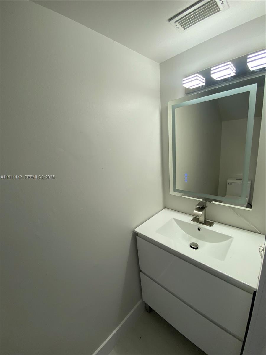 CHATEAUBLEAU VILLAS AT MI - Residential Lease