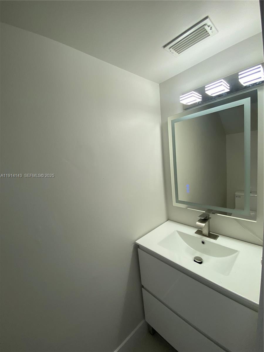 CHATEAUBLEAU VILLAS AT MI - Residential Lease