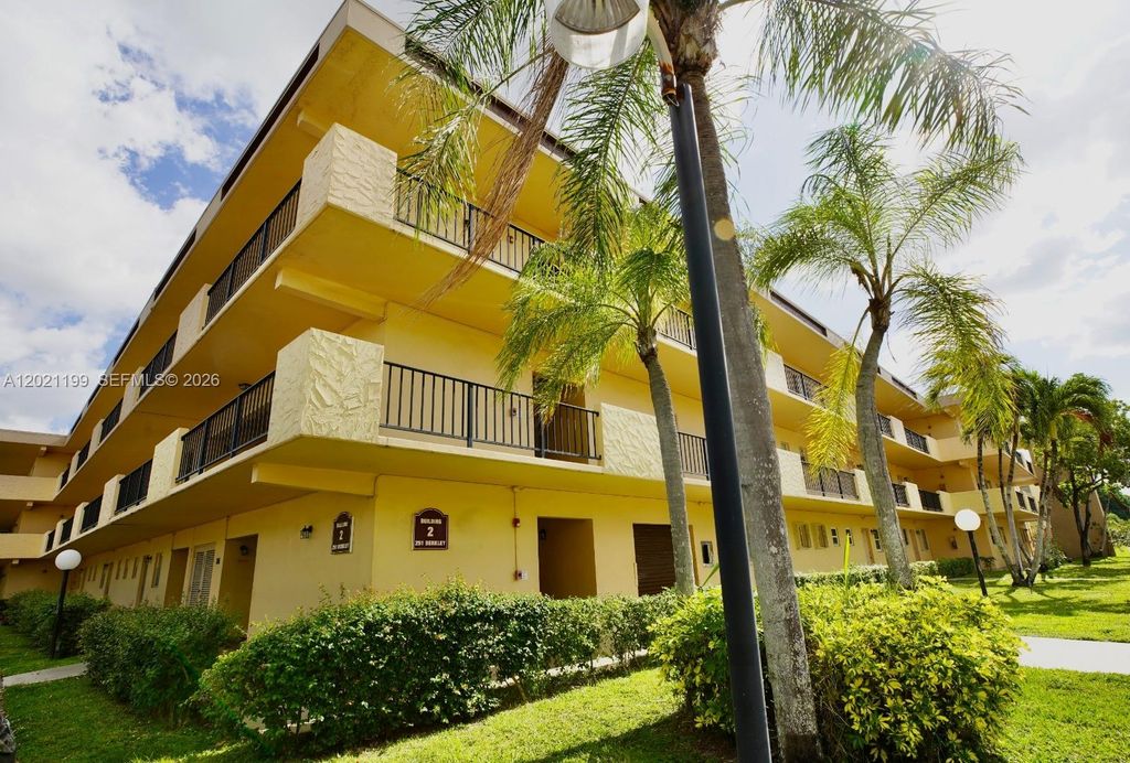 Photo of 251 Berkley Rd #209, Hollywood, FL 33024 (MLS # A12021199)