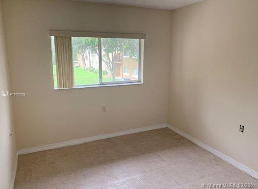 Great condo 2 beds & 1 bath. Awesome lake view with resort style living. Amenities include pool, fitness centers, racquetball court, barbecue and picnic areas and conference rooms.