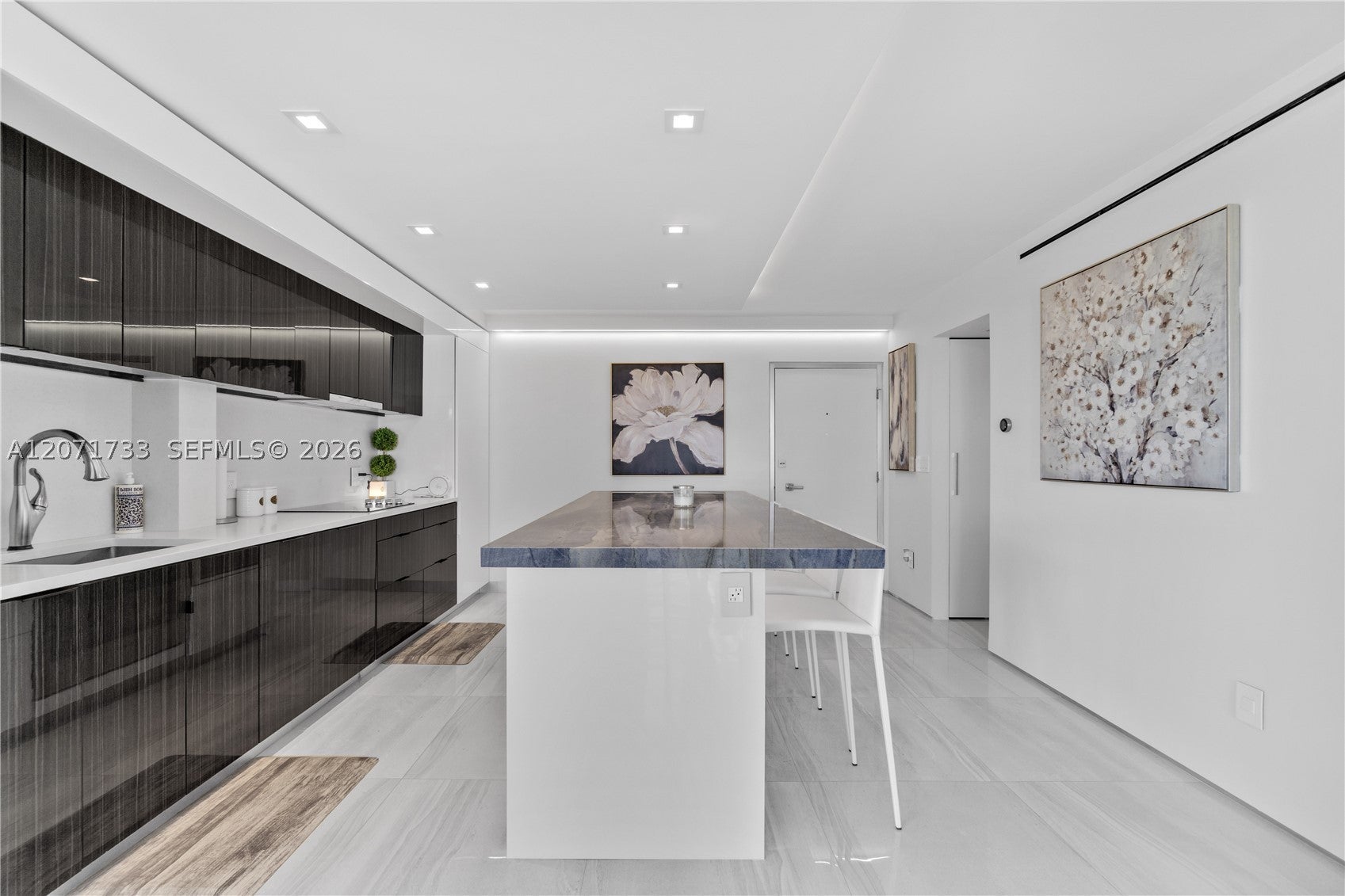 5555 Collins Ave 5A