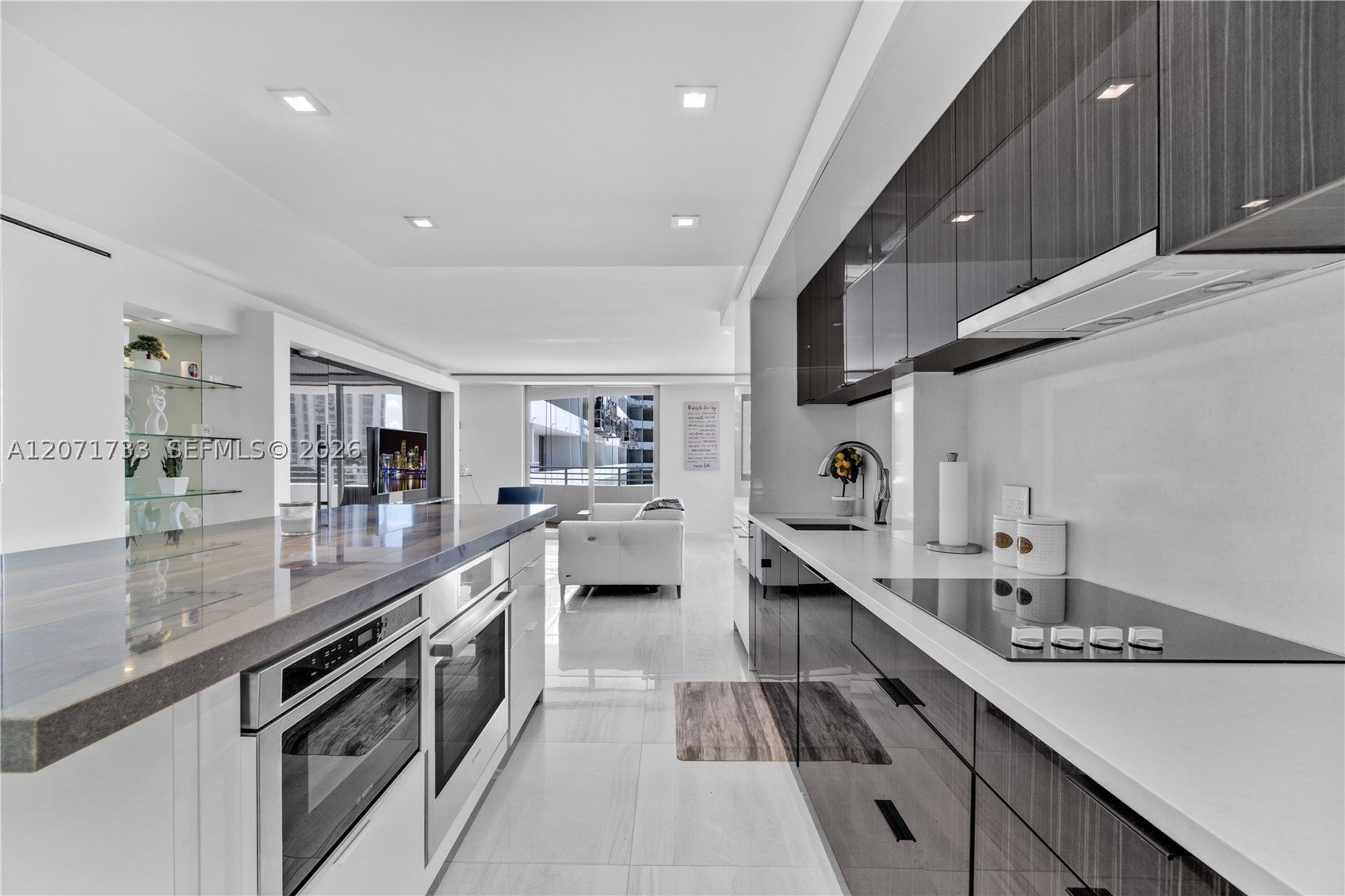 5555 Collins Ave 5A