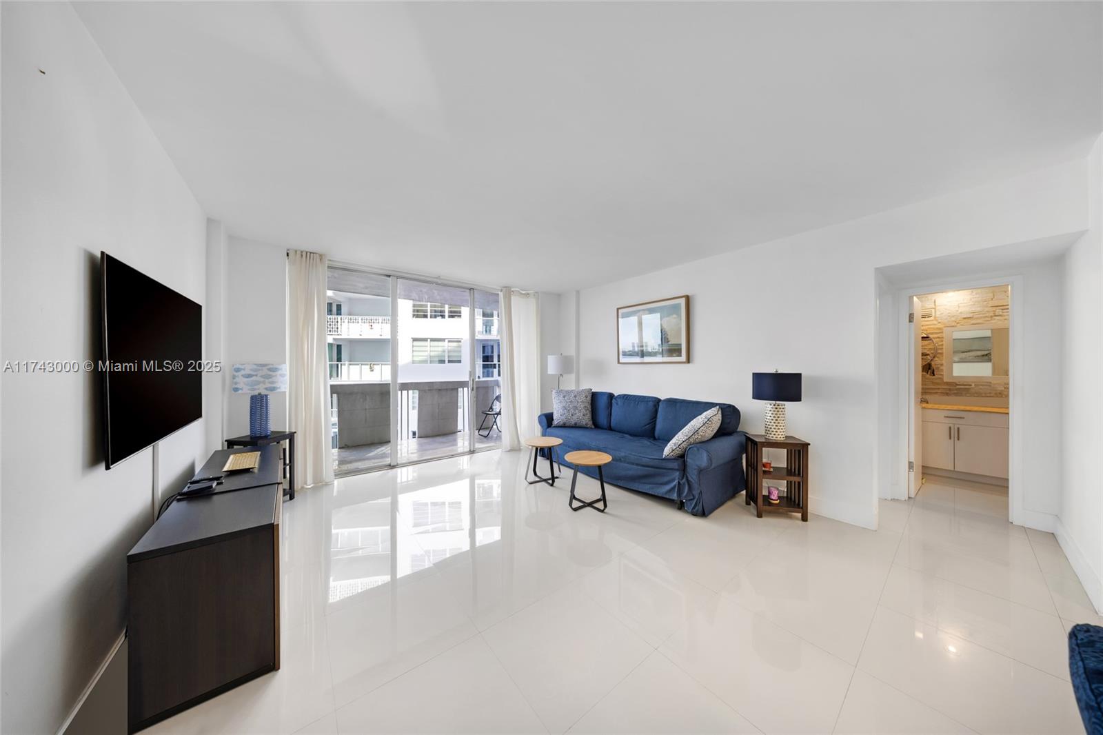 Property for Sale at 800 West Ave 736, Miami Beach, Miami-Dade County, Florida - Bedrooms: 1 
Bathrooms: 1  - $399,000