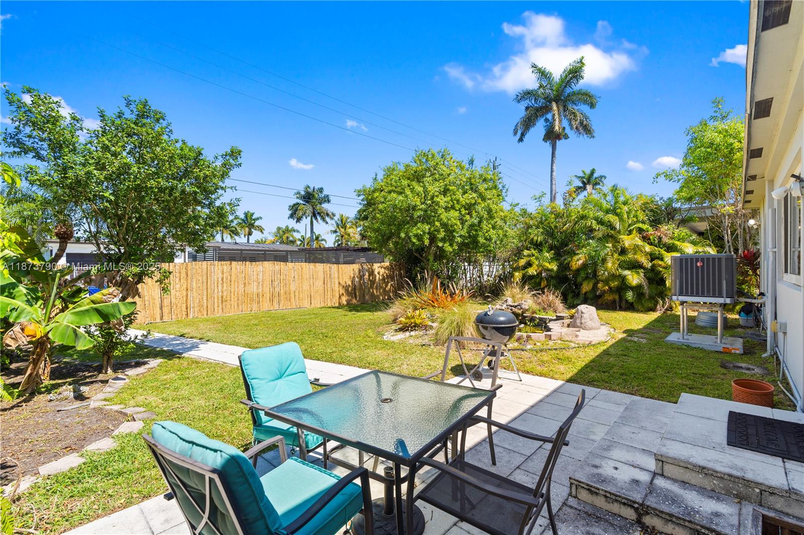 HOLLYWOOD LAKES SECTION - Residential