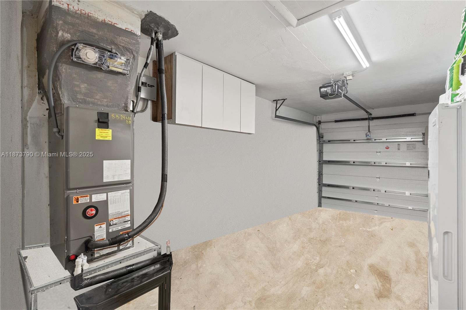 HOLLYWOOD LAKES SECTION - Residential