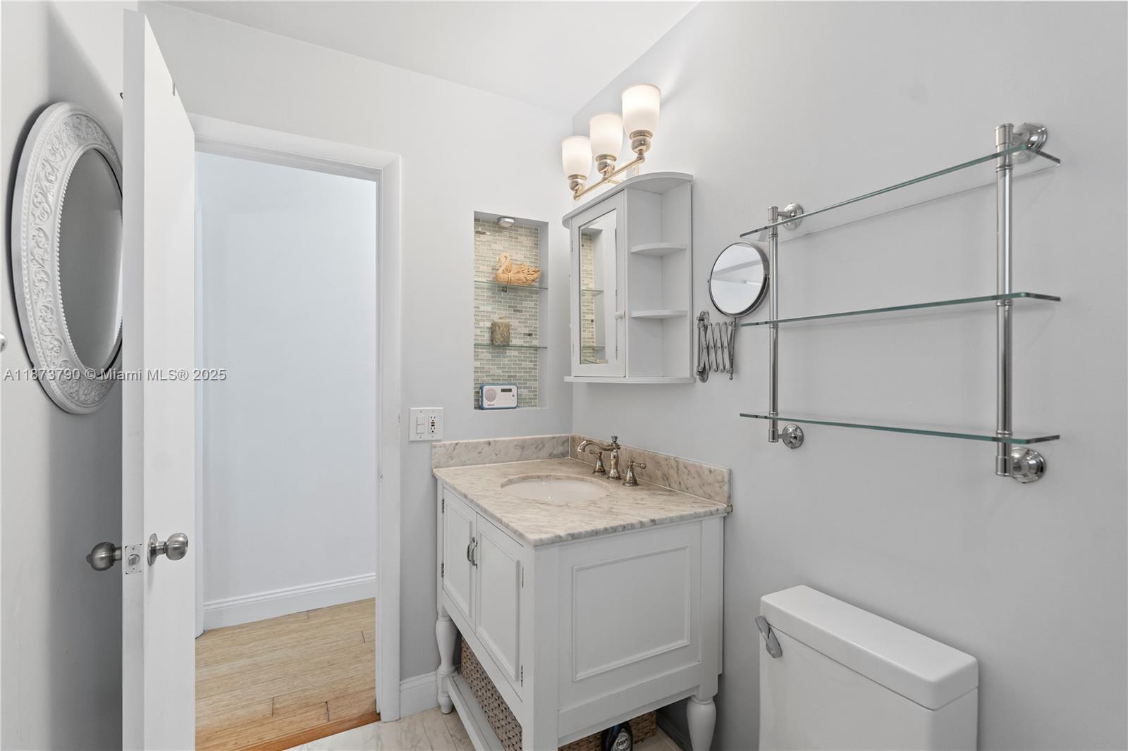 HOLLYWOOD LAKES SECTION - Residential