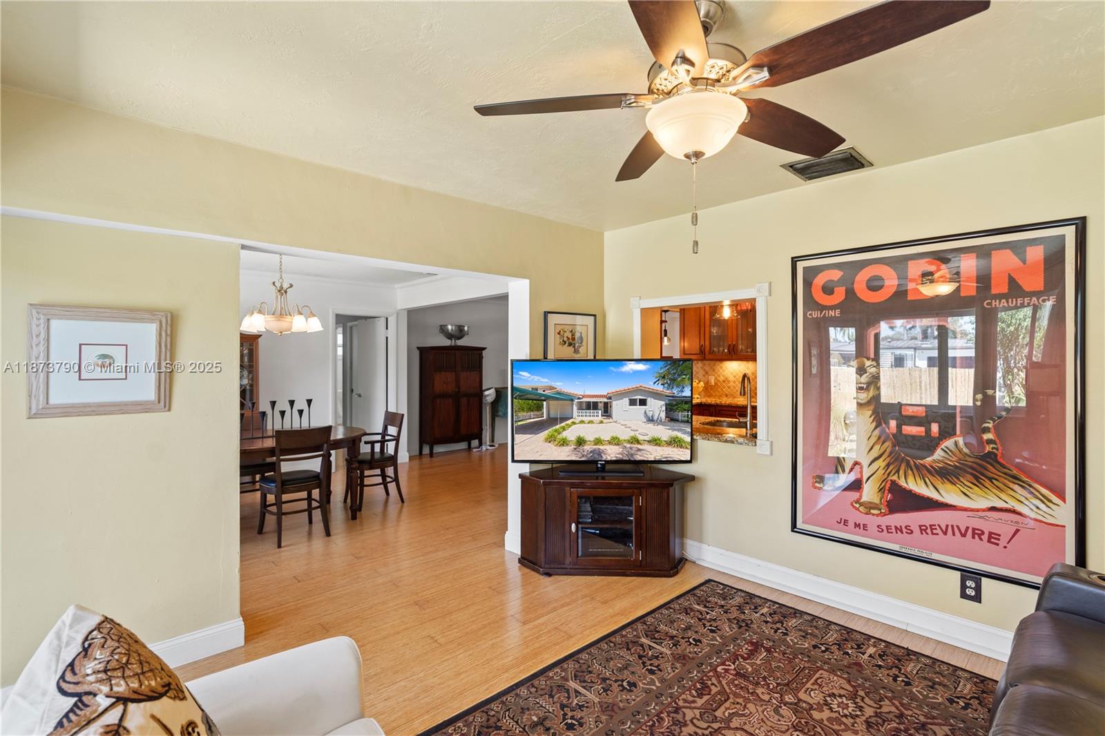 HOLLYWOOD LAKES SECTION - Residential