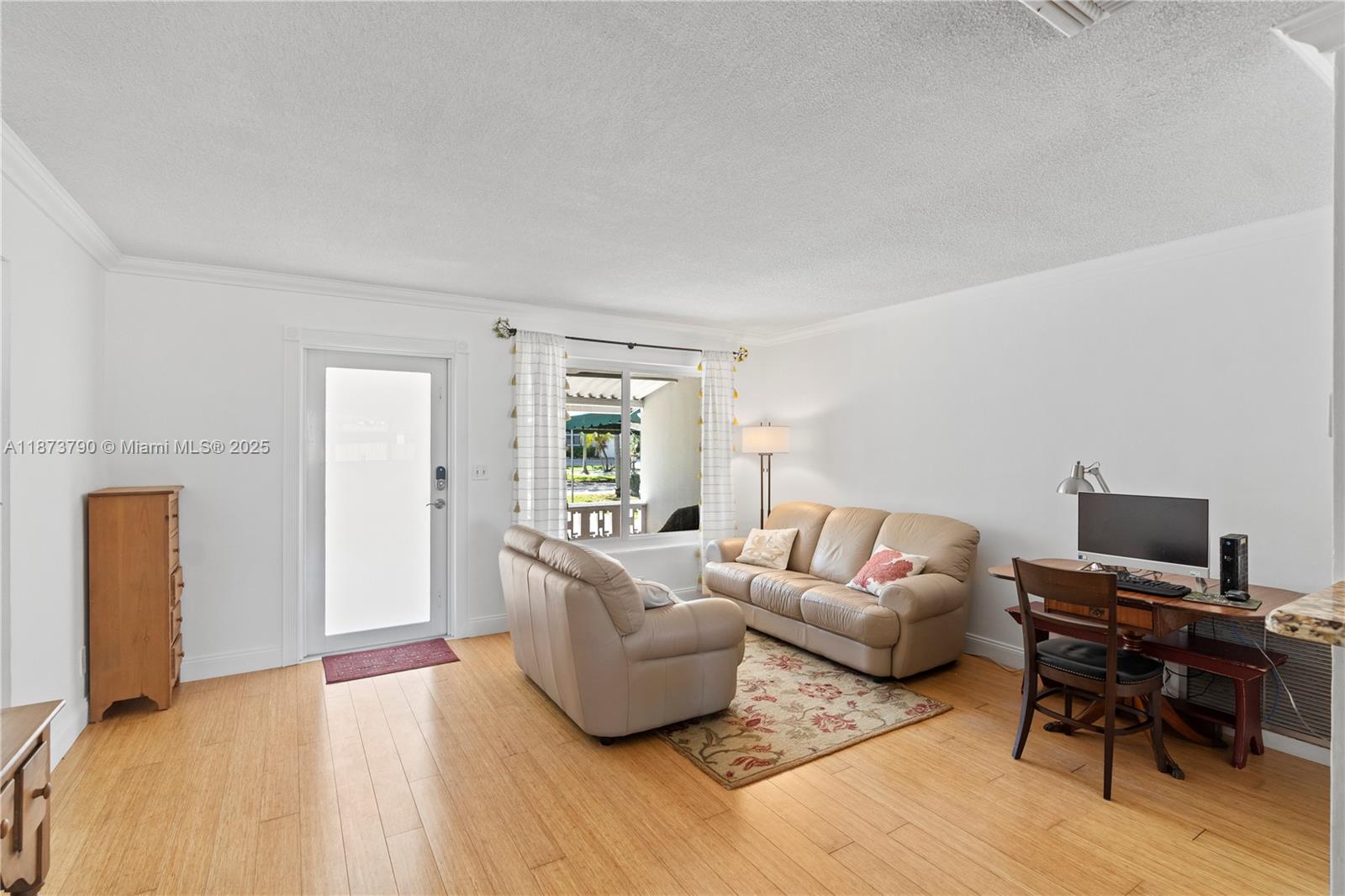 HOLLYWOOD LAKES SECTION - Residential