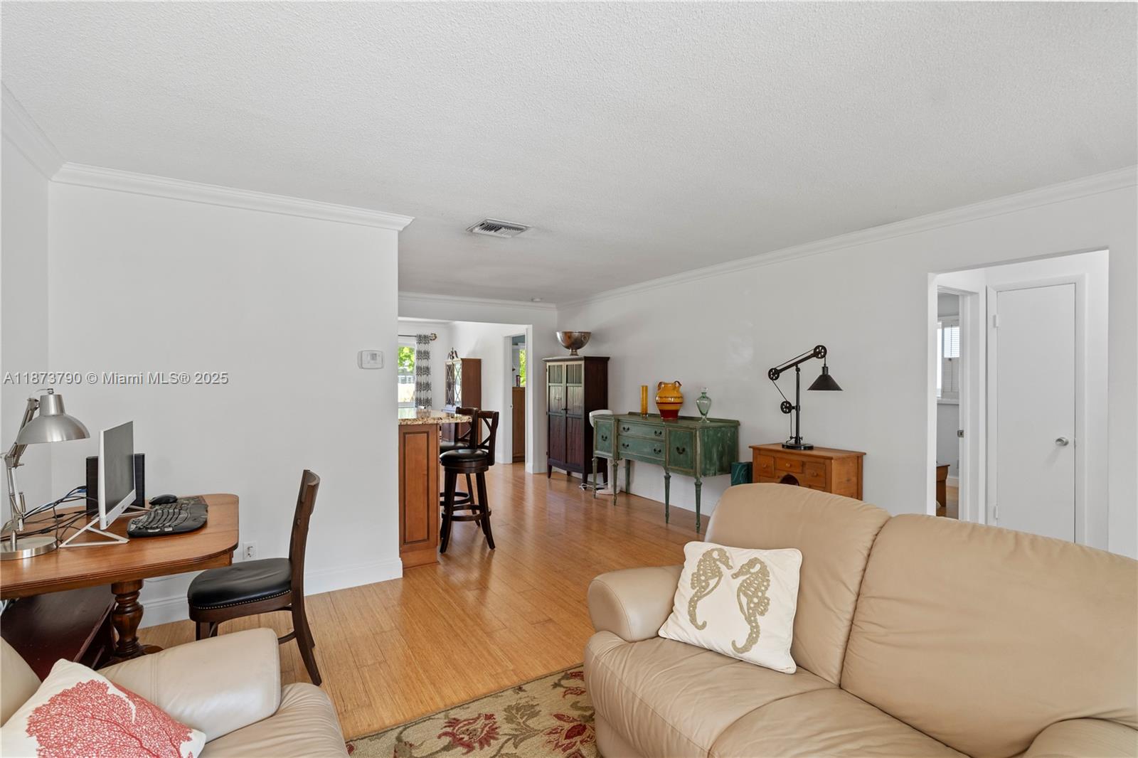 HOLLYWOOD LAKES SECTION - Residential