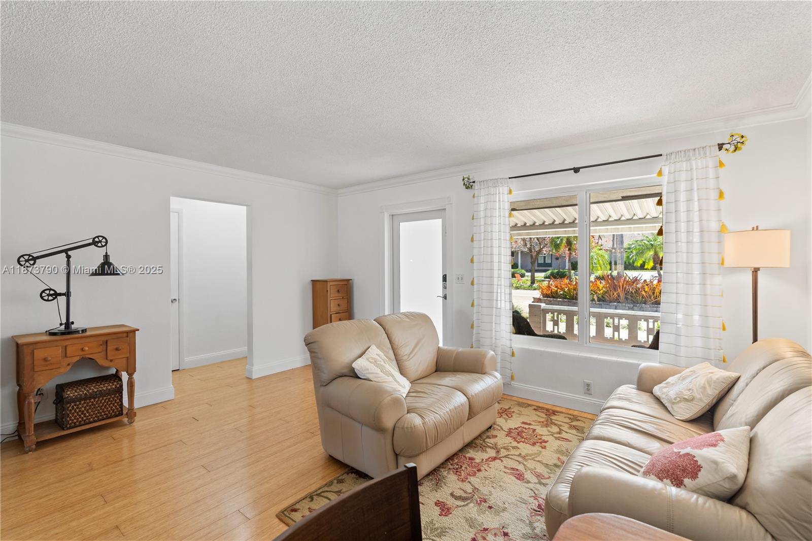 HOLLYWOOD LAKES SECTION - Residential