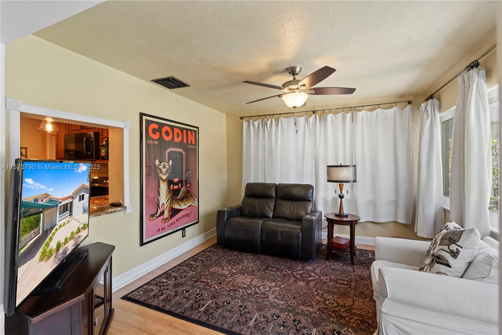 HOLLYWOOD LAKES SECTION - Residential