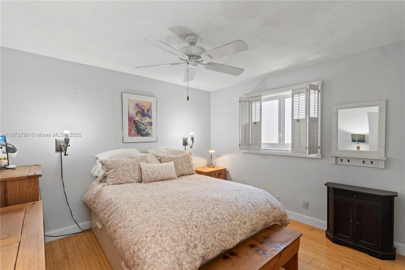 HOLLYWOOD LAKES SECTION - Residential