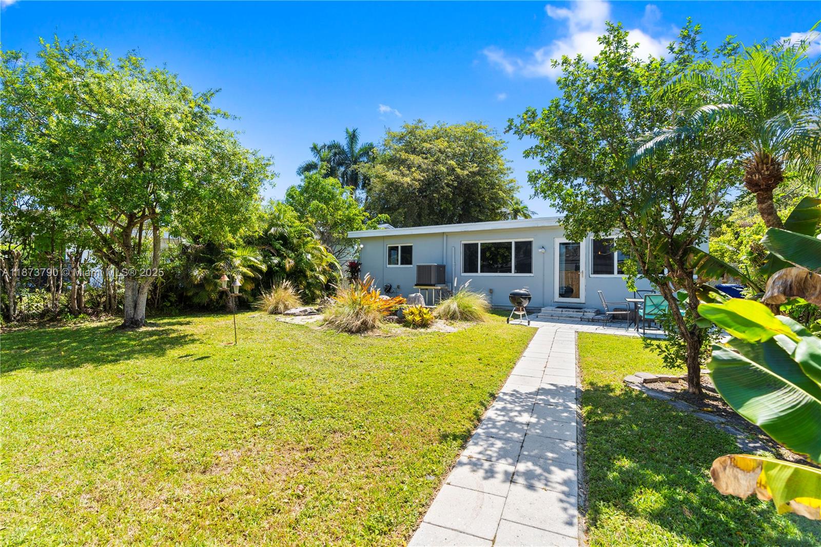 HOLLYWOOD LAKES SECTION - Residential