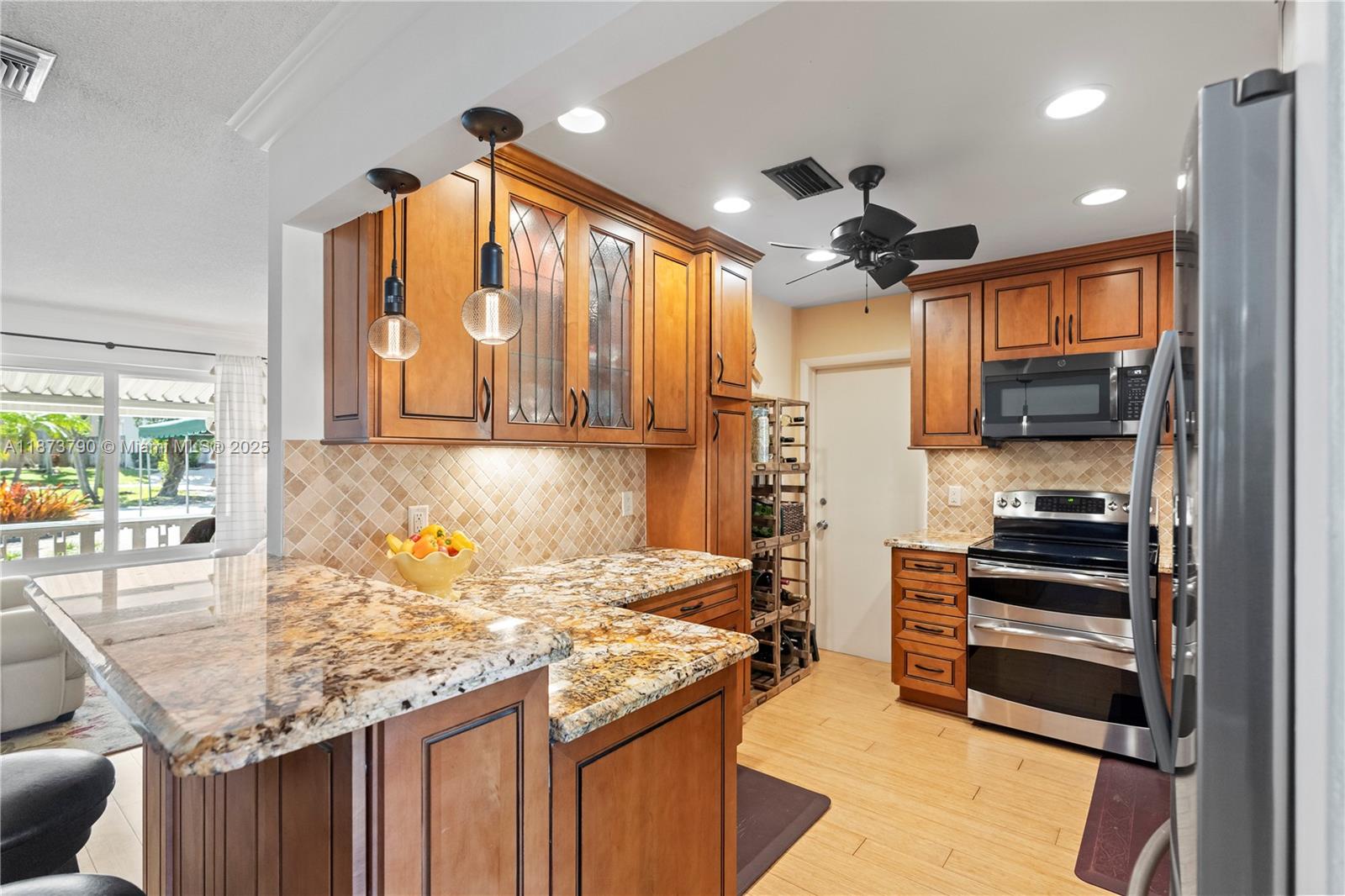 HOLLYWOOD LAKES SECTION - Residential