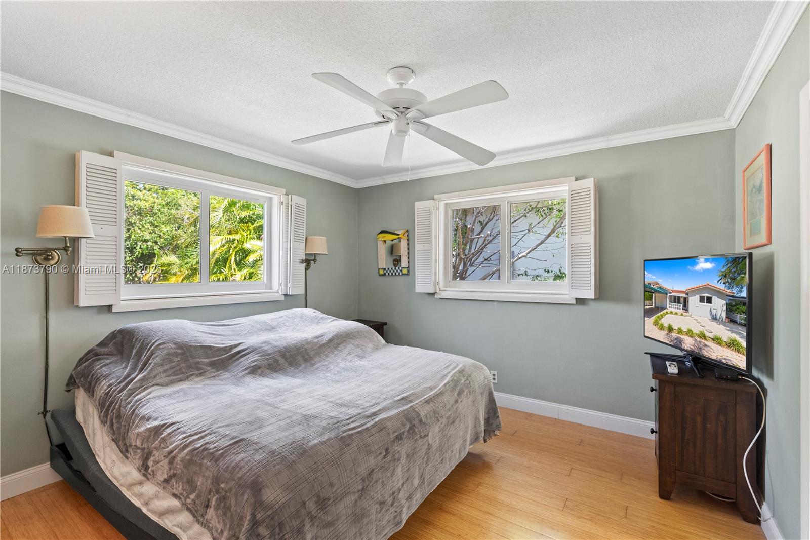 HOLLYWOOD LAKES SECTION - Residential