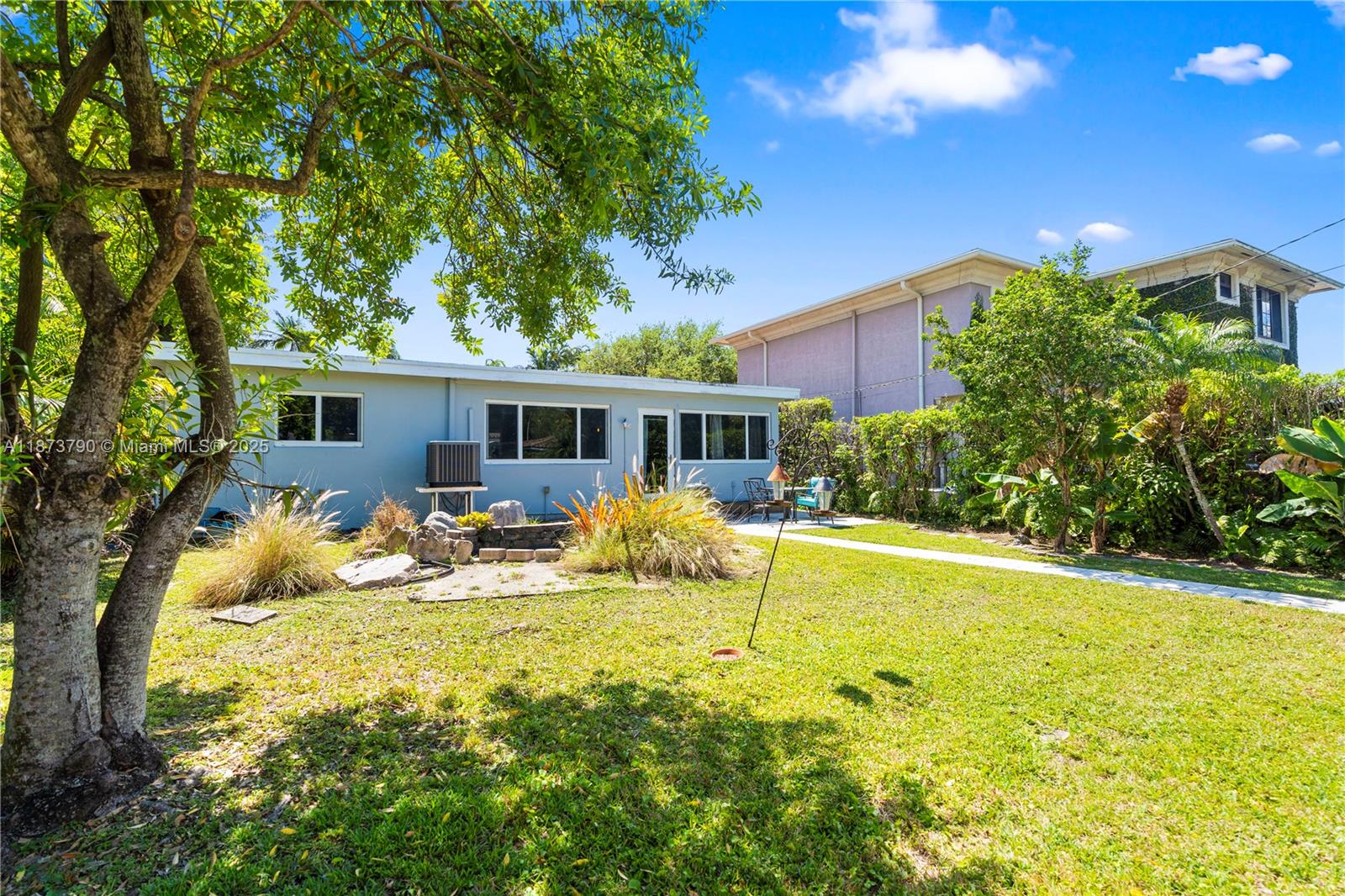 HOLLYWOOD LAKES SECTION - Residential