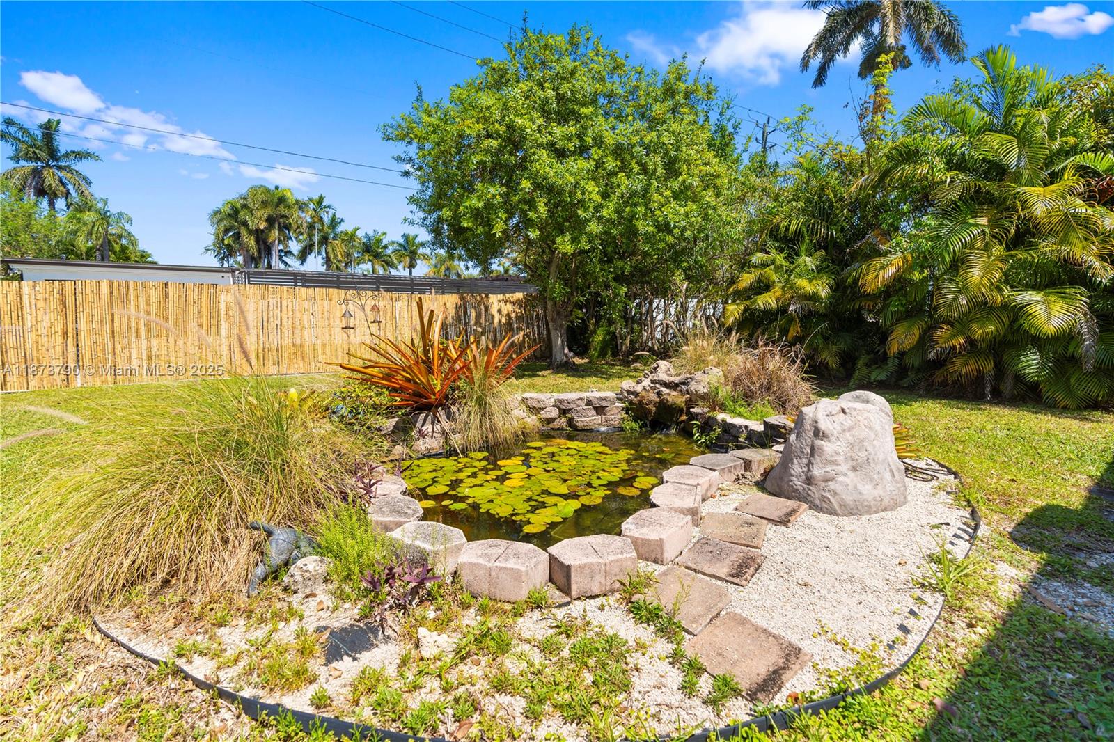 HOLLYWOOD LAKES SECTION - Residential