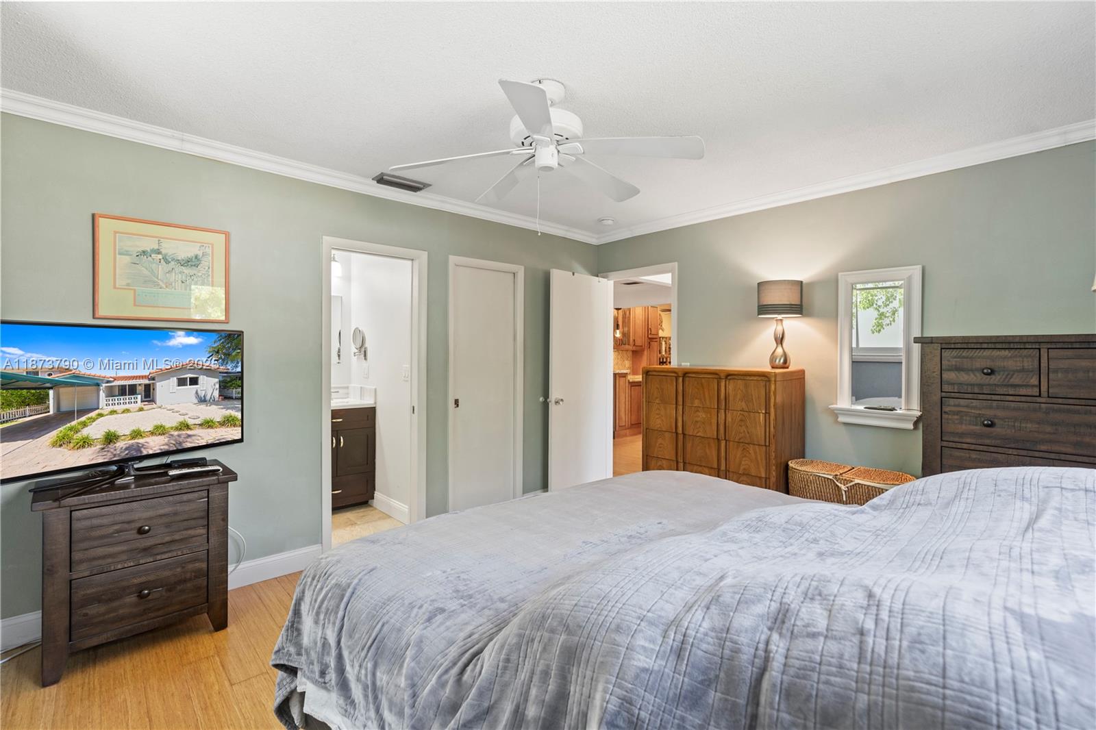 HOLLYWOOD LAKES SECTION - Residential