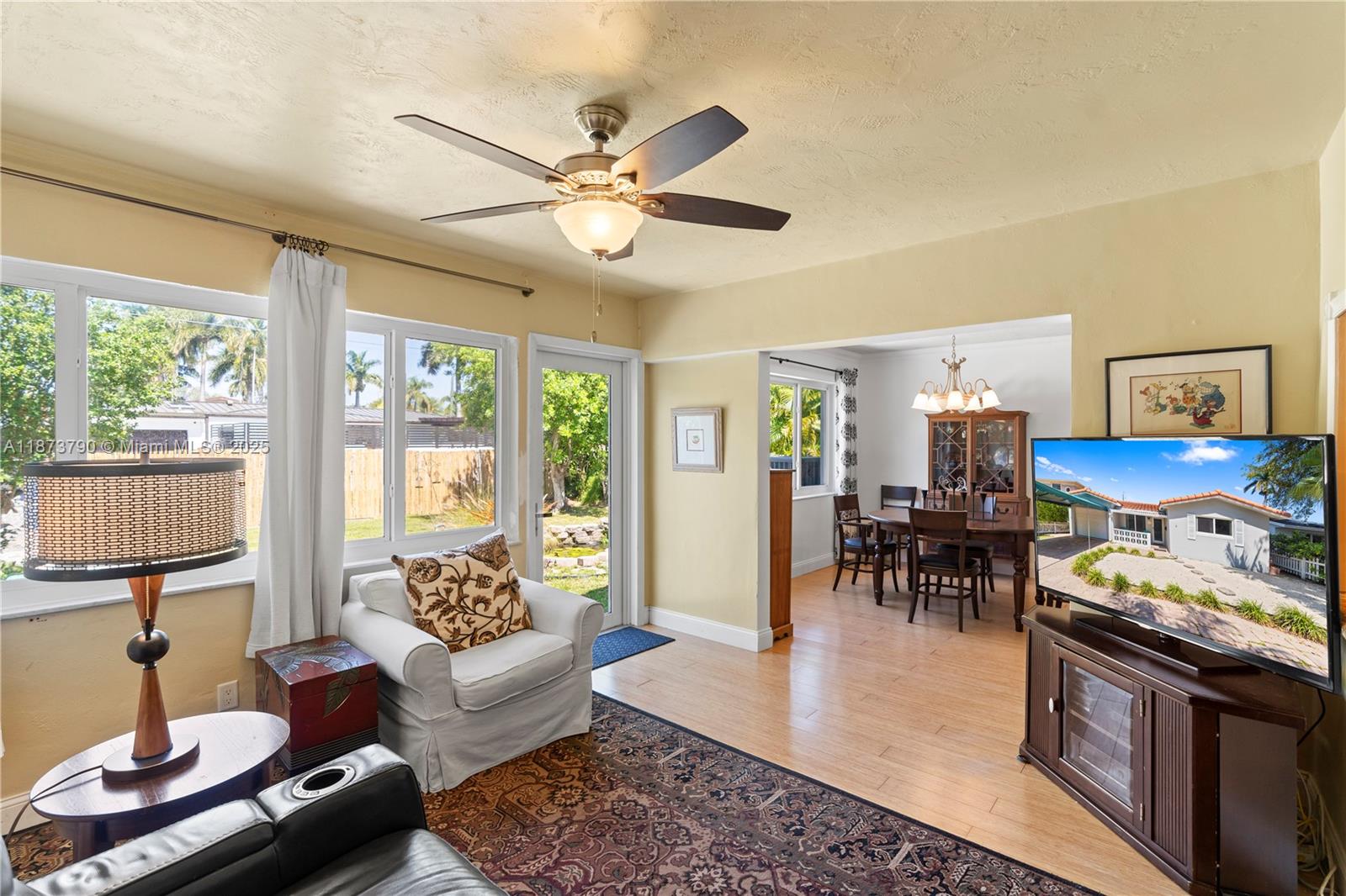 HOLLYWOOD LAKES SECTION - Residential