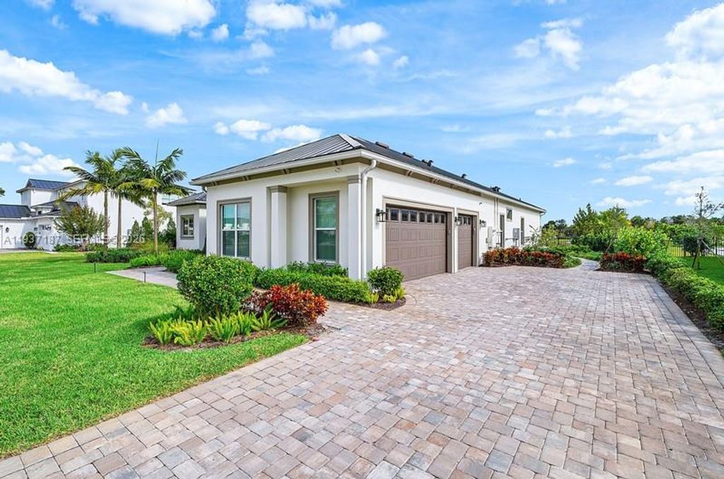 Photo of 20017 SE Bridgewater Drive, Jupiter, FL 33458 (MLS # A11937187)